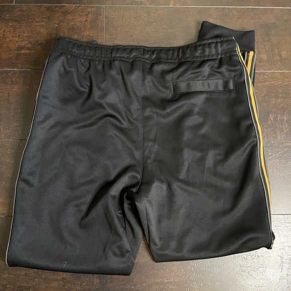 NWOT Nike Air Mens Metallic Club Joggers - Picture 7 of 8